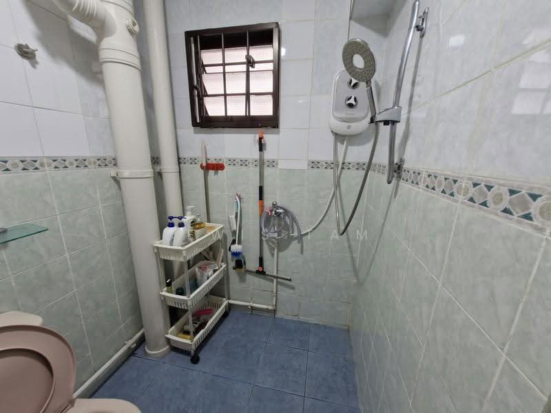 661C Jurong West Street 64, 661C Jurong West Street 64, Boon Lay / Jurong / Tuas, Room Rental, 200 sqft, HDB Flat For Rent, by Lewis Tam, 500278328 - Bathroom - PropertyGuru.com.sg