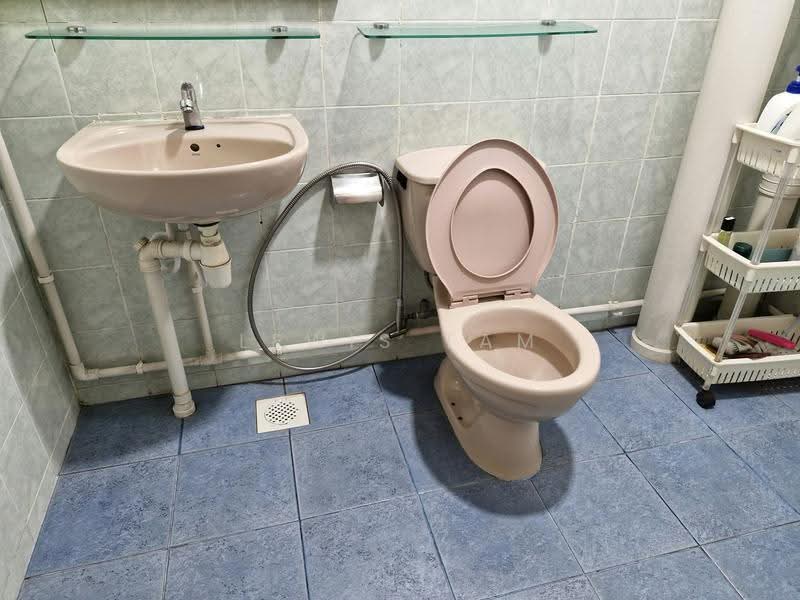 661C Jurong West Street 64, 661C Jurong West Street 64, Boon Lay / Jurong / Tuas, Room Rental, 200 sqft, HDB Flat For Rent, by Lewis Tam, 500278328 - Bathroom - PropertyGuru.com.sg
