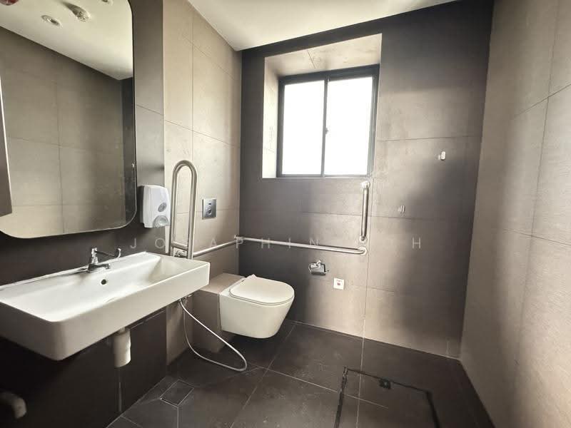 Ground Floor Shophouse for Rent | South Bridge Road, South Bridge Road, Boat Quay / Raffles Place / Marina, 1,671 sqft, Food & Beverage For Rent, by Josaphin Toh, 500278329 - Bathroom - CommercialGuru.com.sg