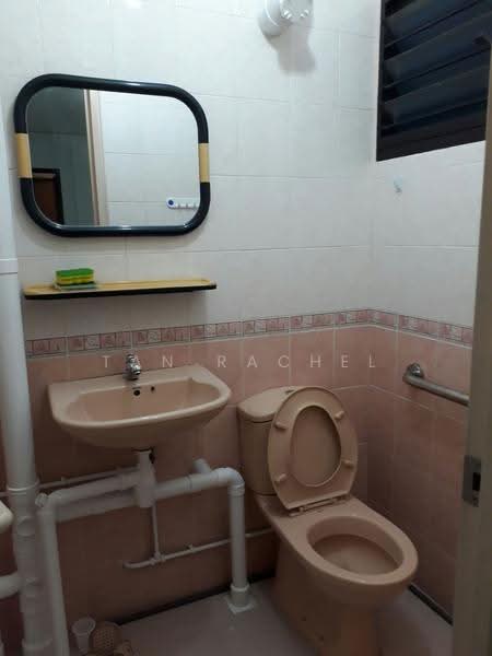 304 Clementi Avenue 4, 304 Clementi Avenue 4, Buona Vista / West Coast / Clementi New Town, 2 Bedrooms, 721 sqft, HDB Flat For Rent, by Tan Rachel, 500278335 - Bathroom - PropertyGuru.com.sg