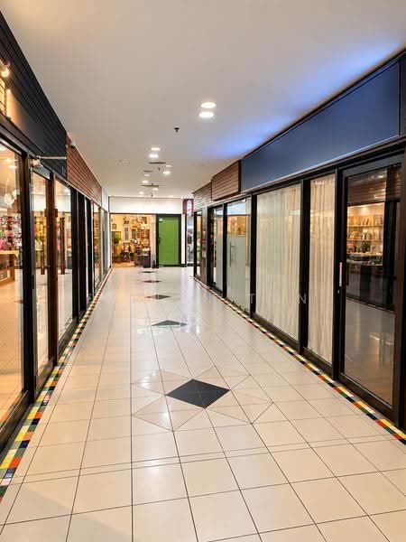 Parklane Shopping Mall, 35 Selegie Road, Beach Road / Bugis / Rochor, 210 sqft, Mall Shop For Rent, by Ferlyn Tan, 500278336 - Corridor - CommercialGuru.com.sg