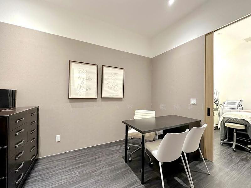 Novena Specialist Center, 8 Sinaran Drive, Newton / Novena, 700 sqft, Medical For Rent, by Xavier Aw (欧伟廷), 500278337 - Consultation Room - CommercialGuru.com.sg
