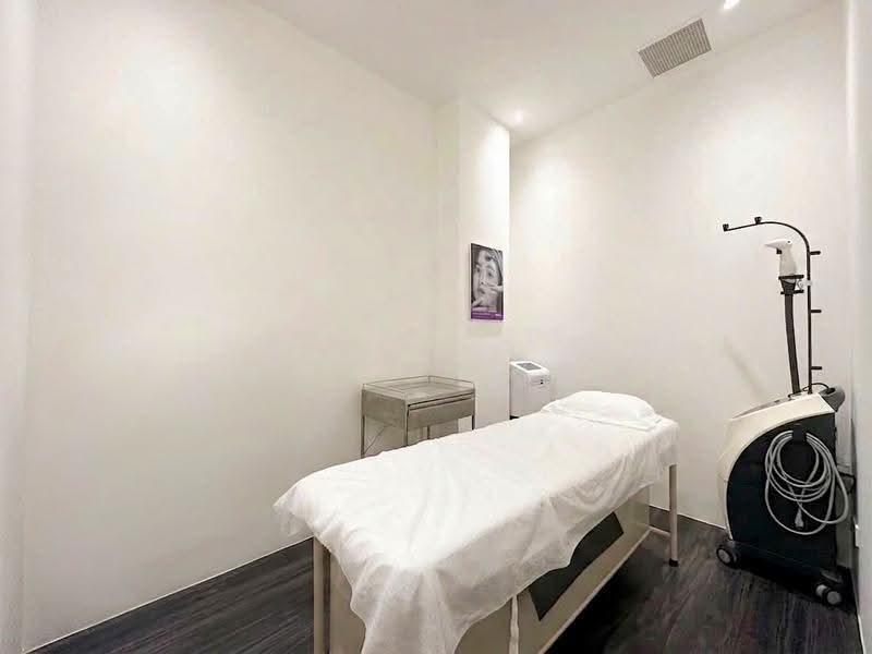 Novena Specialist Center, 8 Sinaran Drive, Newton / Novena, 700 sqft, Medical For Rent, by Xavier Aw (欧伟廷), 500278337 - Treatment Room - CommercialGuru.com.sg
