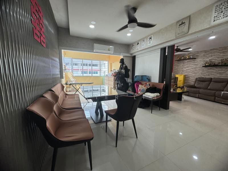 404 Jurong West Street 42, 404 Jurong West Street 42, Boon Lay / Jurong / Tuas, 3 Bedrooms, 1,442 sqft, HDB Flat For Sale, by Dexter Lim, 500278339 - Living Room - PropertyGuru.com.sg
