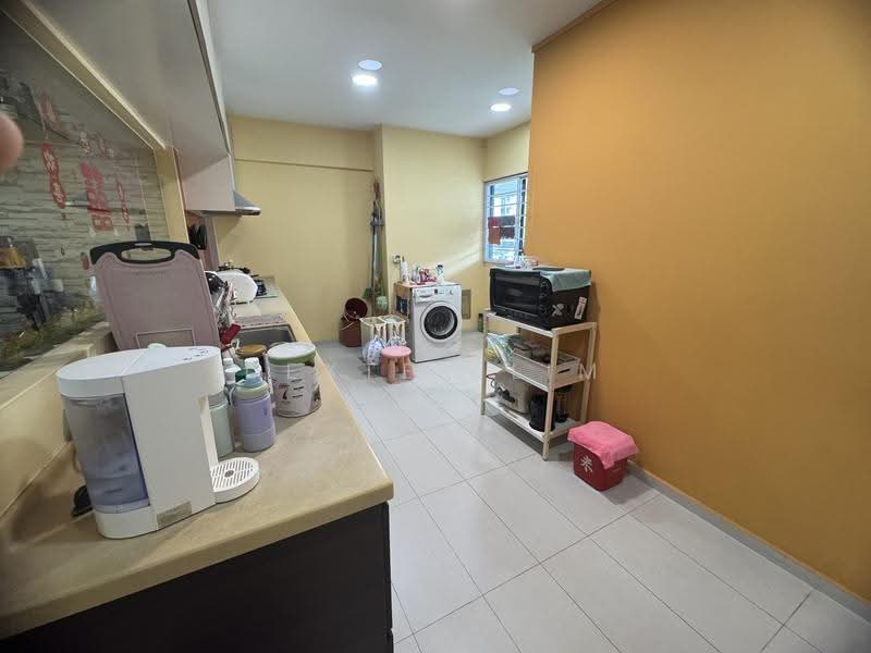 404 Jurong West Street 42, 404 Jurong West Street 42, Boon Lay / Jurong / Tuas, 3 Bedrooms, 1,442 sqft, HDB Flat For Sale, by Dexter Lim, 500278339 - Kitchen - PropertyGuru.com.sg