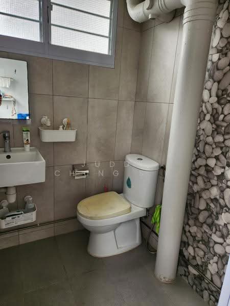 218 Jurong East Street 21, 218 Jurong East Street 21, Boon Lay / Jurong / Tuas, 3 Bedrooms, 980 sqft, HDB Flat For Sale, by Juddy Chung S Y, 500278342 - Bathroom - PropertyGuru.com.sg