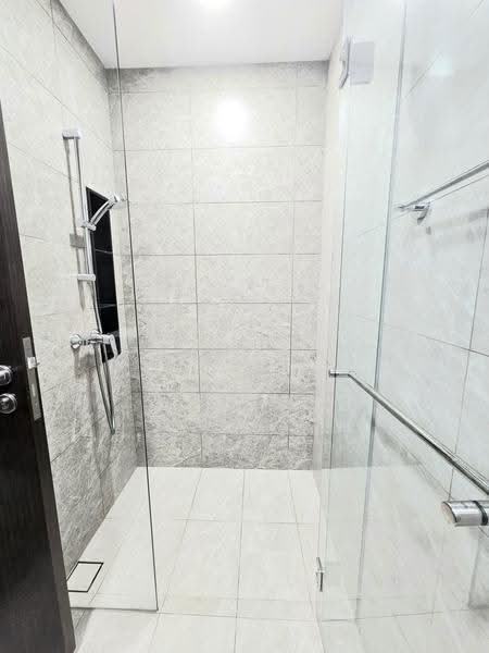 Parc Clematis, 8F Jalan Lempeng, Buona Vista / West Coast / Clementi New Town, 2 Bedrooms, 721 sqft, Condominium For Sale, by Jeremy Li, 500278354 - Bathroom - PropertyGuru.com.sg