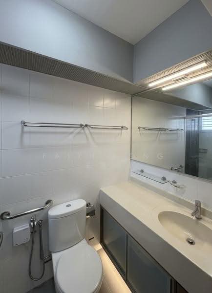 18D Holland Drive, 18D Holland Drive, Tanglin / Holland / Bukit Timah, 3 Bedrooms, 1,259 sqft, HDB Flat For Sale, by Faith Wong 王蕙蕙, 500278358 - Bathroom - PropertyGuru.com.sg