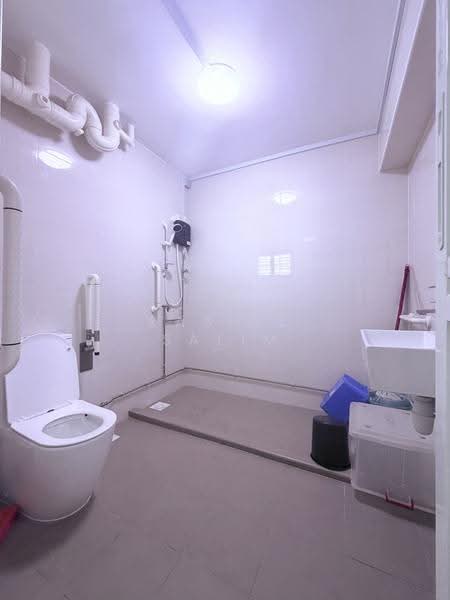 94C Bedok North Avenue 4, 94C Bedok North Avenue 4, Bedok / Upper East Coast, 3 Bedrooms, 1,539 sqft, HDB Flat For Rent, by Rashid Salim, 500278362 - Bathroom - PropertyGuru.com.sg