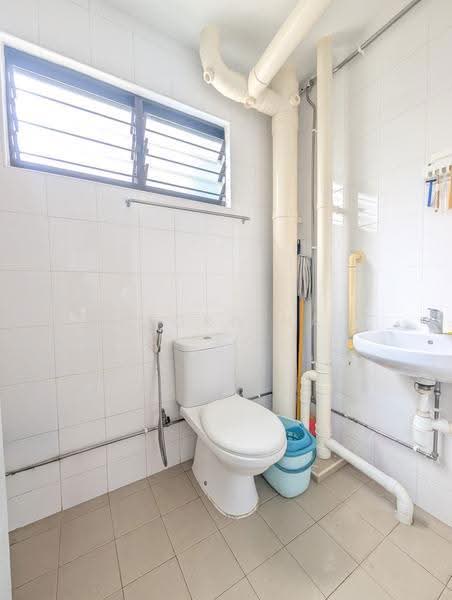 327 Serangoon Avenue 3, 327 Serangoon Avenue 3, Hougang / Punggol / Sengkang, 3 Bedrooms, 904 sqft, HDB Flat For Sale, by Georgina Tey, 500278368 - Bathroom - PropertyGuru.com.sg