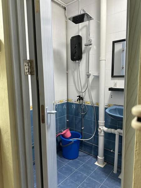 103 Tampines Street 11, 103 Tampines Street 11, Pasir Ris / Tampines, Room Rental, 130 sqft, HDB Flat For Rent, by Gerald Wang, 500278382 - Bathroom - PropertyGuru.com.sg