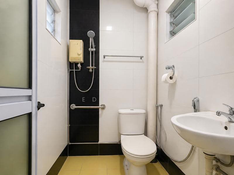 Kovan Road, Kovan Road, Hougang / Punggol / Sengkang, 5 Bedrooms, 2,800 sqft, Terraced House For Sale, by Eden Li, 500278391 - Bathroom - PropertyGuru.com.sg
