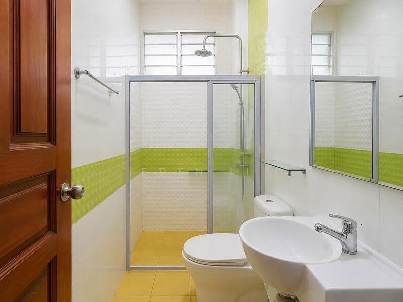Kovan Road, Kovan Road, Hougang / Punggol / Sengkang, 5 Bedrooms, 2,800 sqft, Terraced House For Sale, by Eden Li, 500278391 - Bathroom - PropertyGuru.com.sg