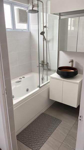 107 Spottiswoode Park Road, 107 Spottiswoode Park Road, Chinatown / Tanjong Pagar, 3 Bedrooms, 1,313 sqft, Apartment For Sale, by Delvin Ong, 500278403 - Bathroom - PropertyGuru.com.sg