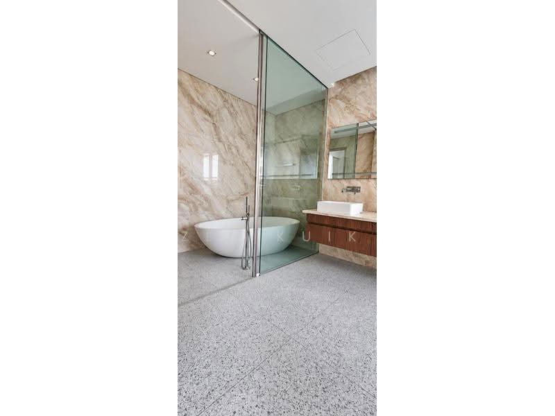 Skyline @ Orchard Boulevard, 23 Angullia Park, Orchard / River Valley, 4 Bedrooms, 3,100 sqft, Condominium For Sale, by Zen Kuik, 500278414 - Bathroom - PropertyGuru.com.sg