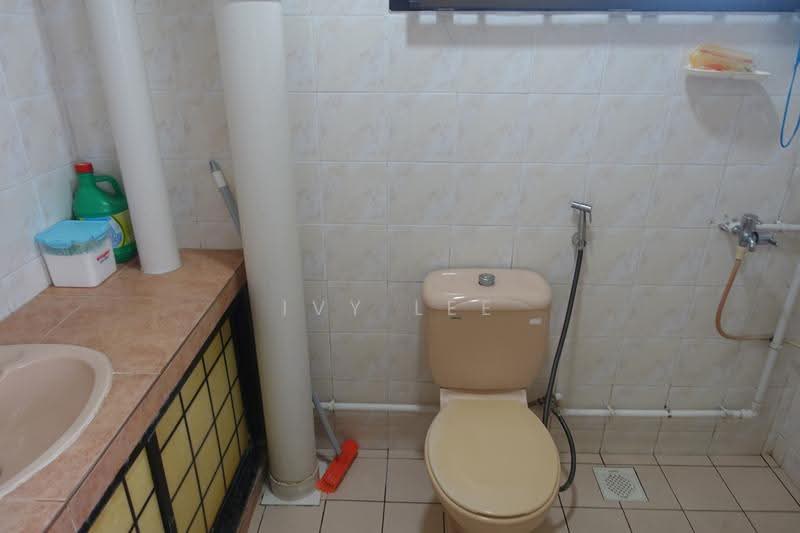 641 Jurong West Street 61, 641 Jurong West Street 61, Boon Lay / Jurong / Tuas, 3 Bedrooms, 1,076 sqft, HDB Flat For Sale, by Ivy Lee, 500278422 - Bathroom - PropertyGuru.com.sg