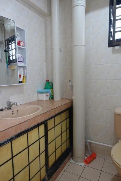 641 Jurong West Street 61, 641 Jurong West Street 61, Boon Lay / Jurong / Tuas, 3 Bedrooms, 1,076 sqft, HDB Flat For Sale, by Ivy Lee, 500278422 - Bathroom - PropertyGuru.com.sg