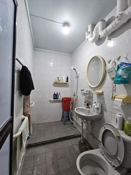 895B Woodlands Drive 50, 895B Woodlands Drive 50, Admiralty / Woodlands, 3 Bedrooms, 1,259 sqft, HDB Flat For Sale, by Adrian Chua, 500278424 - Bathroom - PropertyGuru.com.sg
