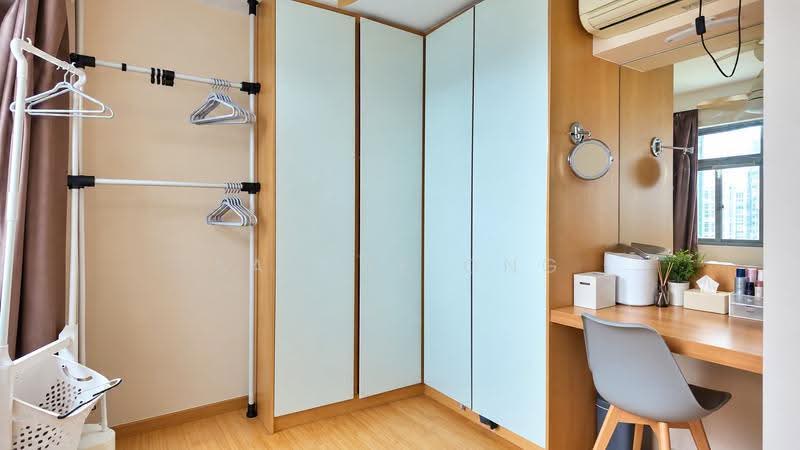 475D Upper Serangoon Crescent, 475D Upper Serangoon Crescent, Hougang / Punggol / Sengkang, 2 Bedrooms, 990 sqft, HDB Flat For Rent, by Samuel Ong, 500278437 - Walk in wardrobe - PropertyGuru.com.sg