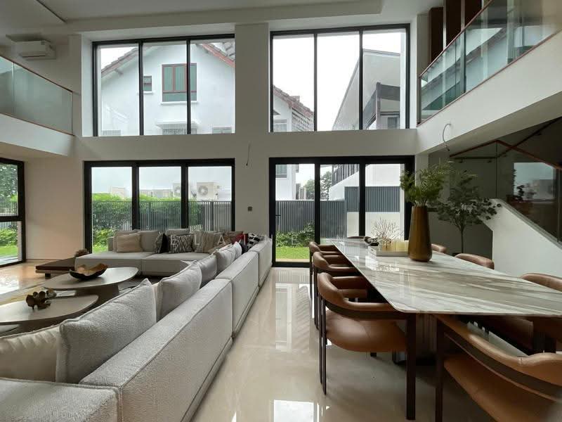 WOW! ! BRAND NEW DETACHED | ATTRACTIVE $2,8XX PSF, Matlock Lynwood Grove Clifton Vale Daisy Sukachita Riang Girang Muswell Hill Cotswold Sundridge Chiltern Melrose Mackerrow Croucher Carmichael Dunsfold Chuan Daisy Wolskel Lateh Biawak Ria Vaughan Sommerville Mei Hwan Li Hwan Braddell Serangoon Chuan, Macpherson / Potong Pasir, 7 Bedrooms, 8,969 sqft, Detached House For Sale, by ELAINE NG, 500278439 - Living Room - PropertyGuru.com.sg