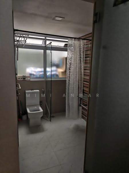West Coast Gardens, West Coast Drive, Buona Vista / West Coast / Clementi New Town, Room Rental, 350 sqft, Terraced House For Rent, by Mimi Anwar, 500278447 - Bathroom - PropertyGuru.com.sg