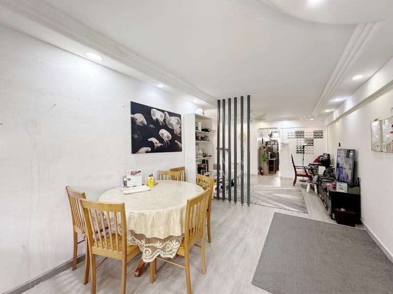 220 Tampines Street 24, 220 Tampines Street 24, Pasir Ris / Tampines, 3 Bedrooms, 1,001 sqft, HDB Flat For Sale, by Risdian Isbintara, 500278452 - Living Room - PropertyGuru.com.sg
