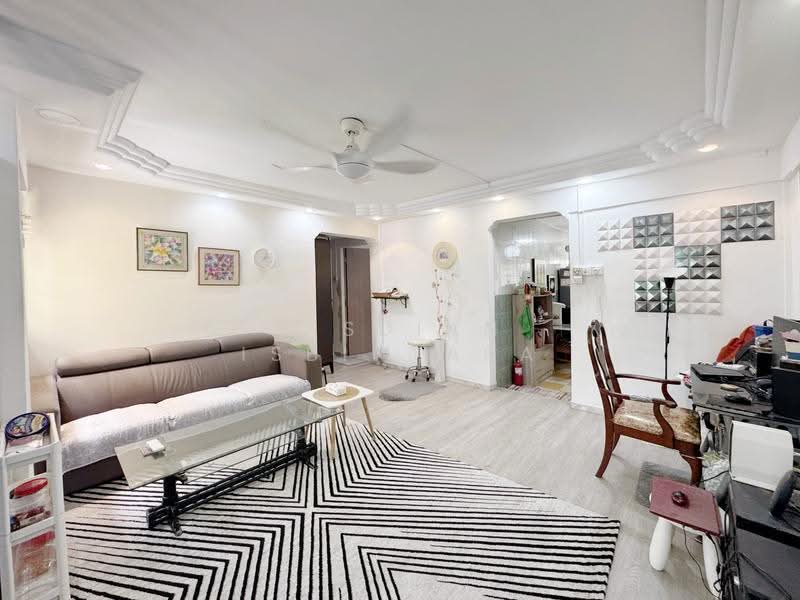 220 Tampines Street 24, 220 Tampines Street 24, Pasir Ris / Tampines, 3 Bedrooms, 1,001 sqft, HDB Flat For Sale, by Risdian Isbintara, 500278452 - Living Room - PropertyGuru.com.sg