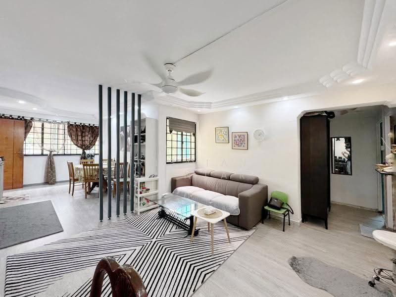 220 Tampines Street 24, 220 Tampines Street 24, Pasir Ris / Tampines, 3 Bedrooms, 1,001 sqft, HDB Flat For Sale, by Risdian Isbintara, 500278452 - Living Room - PropertyGuru.com.sg