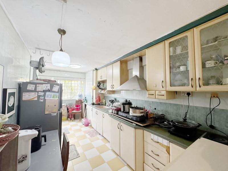 220 Tampines Street 24, 220 Tampines Street 24, Pasir Ris / Tampines, 3 Bedrooms, 1,001 sqft, HDB Flat For Sale, by Risdian Isbintara, 500278452 - Kitchen - PropertyGuru.com.sg