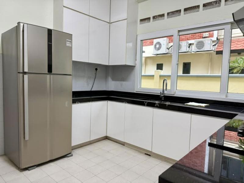 DUCHESS AVE, DUCHESS AVENUE, Tanglin / Holland / Bukit Timah, 4 Bedrooms, 2,500 sqft, Semi-Detached House For Rent, by Edward Yap, 500278470 - Kitchen - PropertyGuru.com.sg