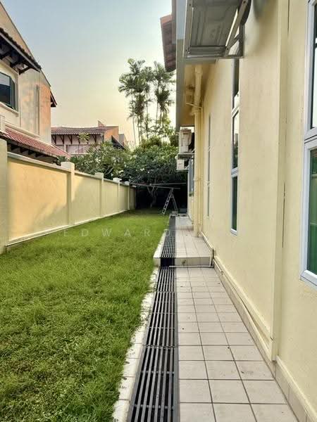 DUCHESS AVE, DUCHESS AVENUE, Tanglin / Holland / Bukit Timah, 4 Bedrooms, 2,500 sqft, Semi-Detached House For Rent, by Edward Yap, 500278470 - Exterior - PropertyGuru.com.sg