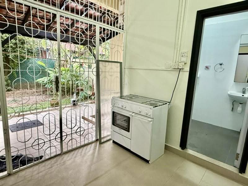 DUCHESS AVE, DUCHESS AVENUE, Tanglin / Holland / Bukit Timah, 4 Bedrooms, 2,500 sqft, Semi-Detached House For Rent, by Edward Yap, 500278470 - Kitchen - PropertyGuru.com.sg