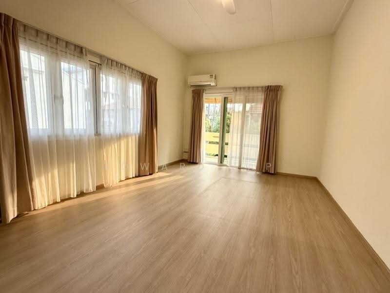 DUCHESS AVE, DUCHESS AVENUE, Tanglin / Holland / Bukit Timah, 4 Bedrooms, 2,500 sqft, Semi-Detached House For Rent, by Edward Yap, 500278470 - Living Room - PropertyGuru.com.sg