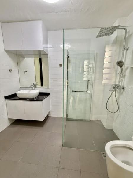 DUCHESS AVE, DUCHESS AVENUE, Tanglin / Holland / Bukit Timah, 4 Bedrooms, 2,500 sqft, Semi-Detached House For Rent, by Edward Yap, 500278470 - Bathroom - PropertyGuru.com.sg