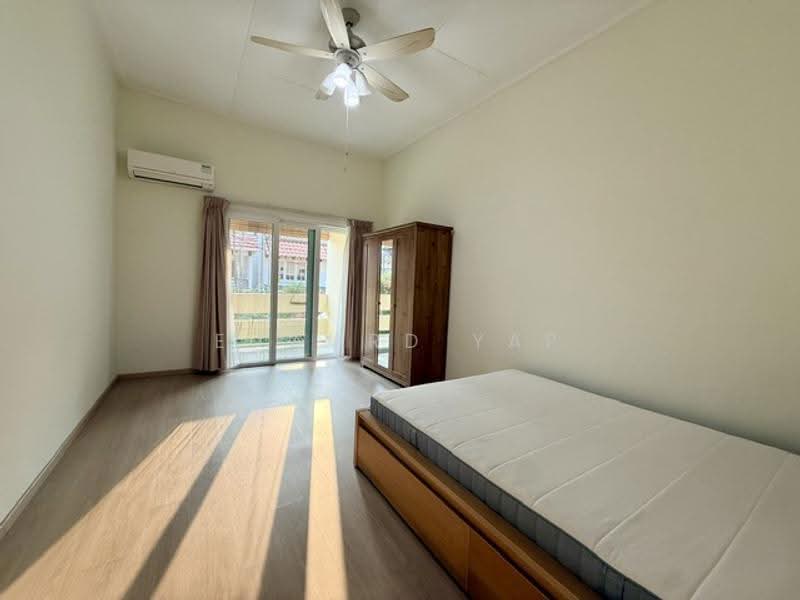 DUCHESS AVE, DUCHESS AVENUE, Tanglin / Holland / Bukit Timah, 4 Bedrooms, 2,500 sqft, Semi-Detached House For Rent, by Edward Yap, 500278470 - Bedroom - PropertyGuru.com.sg