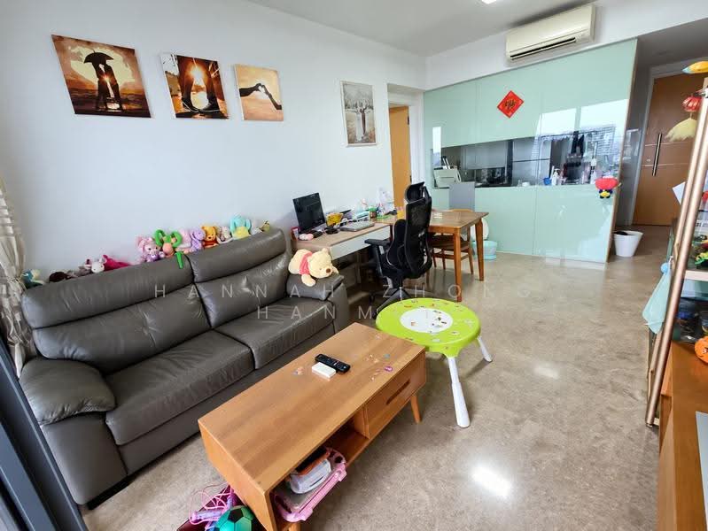 The Lakefront Residences, 46 Lakeside Drive, Boon Lay / Jurong / Tuas, 2 Bedrooms, 721 sqft, Condominium For Sale, by Hannah Zhong Hanmei, 500278487 - Living Room - PropertyGuru.com.sg