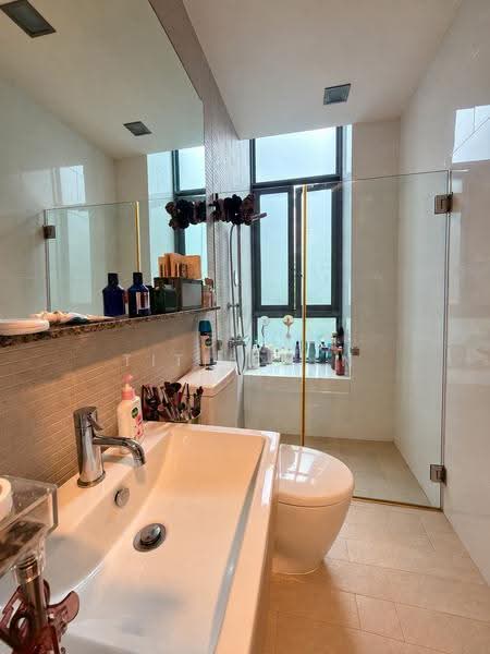 Viz at Holland, 221 Queensway, Tanglin / Holland / Bukit Timah, 2 Bedrooms, 1,109 sqft, Condominium For Rent, by Titi Chen, 500278491 - Bathroom - PropertyGuru.com.sg