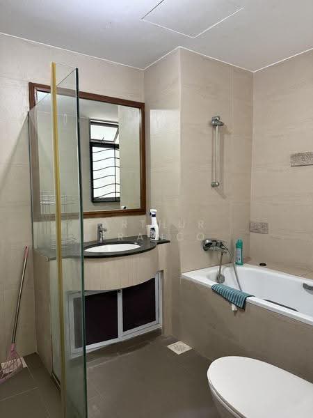 The Florida, 78 Hougang Avenue 7, Hougang / Punggol / Sengkang, 3 Bedrooms, 1,292 sqft, Condominium For Rent, by Arthur Franco, 500278493 - Bathroom - PropertyGuru.com.sg