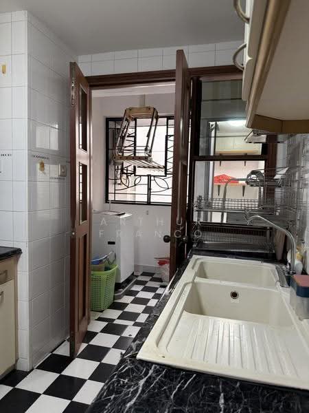 The Florida, 78 Hougang Avenue 7, Hougang / Punggol / Sengkang, 3 Bedrooms, 1,292 sqft, Condominium For Rent, by Arthur Franco, 500278493 - Kitchen - PropertyGuru.com.sg