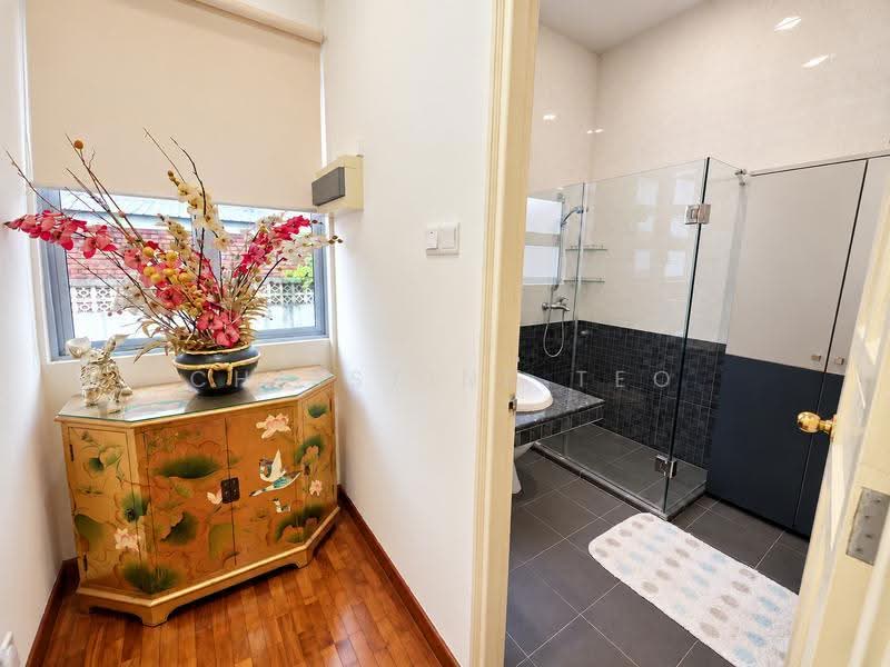 Kimsia Park, Jalan Lada Puteh, Orchard / River Valley, 3 Bedrooms, 2,300 sqft, Corner Terrace For Sale, by Christine Teo, 500278511 - Bathroom - PropertyGuru.com.sg