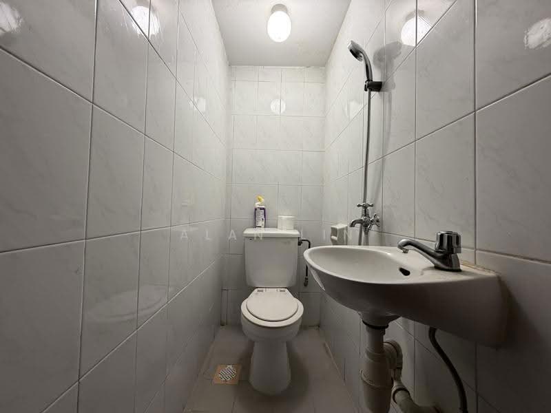 Parc Oasis, 53 Jurong East Avenue 1, Boon Lay / Jurong / Tuas, 2 Bedrooms, 1,076 sqft, Condominium For Sale, by Alan Lin, 500278517 - Bathroom - PropertyGuru.com.sg
