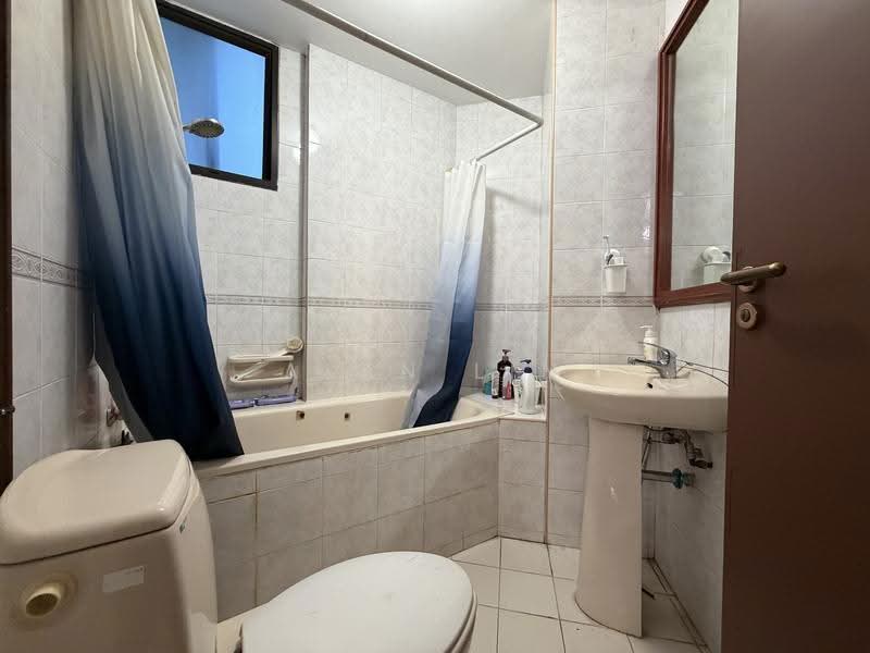 Parc Oasis, 53 Jurong East Avenue 1, Boon Lay / Jurong / Tuas, 2 Bedrooms, 1,076 sqft, Condominium For Sale, by Alan Lin, 500278517 - Bathroom - PropertyGuru.com.sg