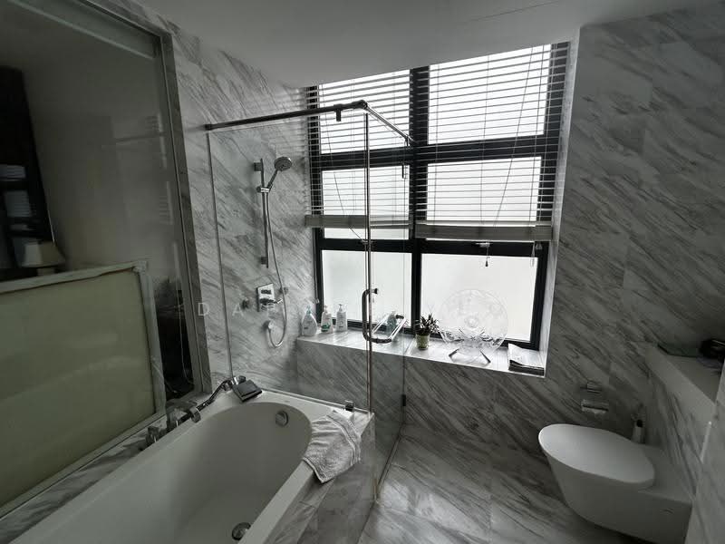 Buckley 18, 18 Buckley Road, Newton / Novena, 3 Bedrooms, 1,518 sqft, Condominium For Sale, by Daphne Yeo, 500278521 - Bathroom - PropertyGuru.com.sg