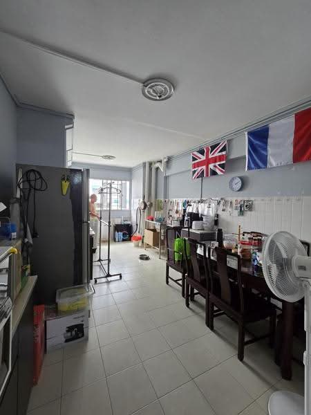 409 Yishun Ring Road, 409 Yishun Ring Road, Sembawang / Yishun, 2 Bedrooms, 796 sqft, HDB Flat For Rent, by Francis Chin, 500278529 - Kitchen - PropertyGuru.com.sg