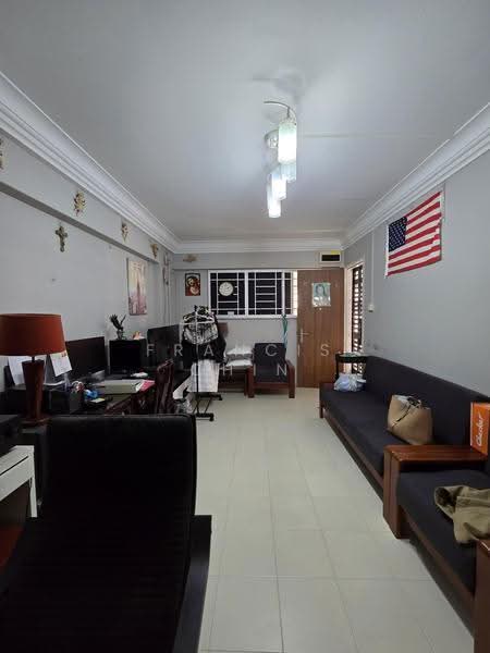 409 Yishun Ring Road, 409 Yishun Ring Road, Sembawang / Yishun, 2 Bedrooms, 796 sqft, HDB Flat For Rent, by Francis Chin, 500278529 - Living Room - PropertyGuru.com.sg