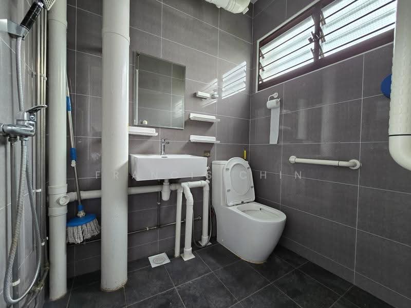 409 Yishun Ring Road, 409 Yishun Ring Road, Sembawang / Yishun, 2 Bedrooms, 796 sqft, HDB Flat For Rent, by Francis Chin, 500278529 - Bathroom - PropertyGuru.com.sg