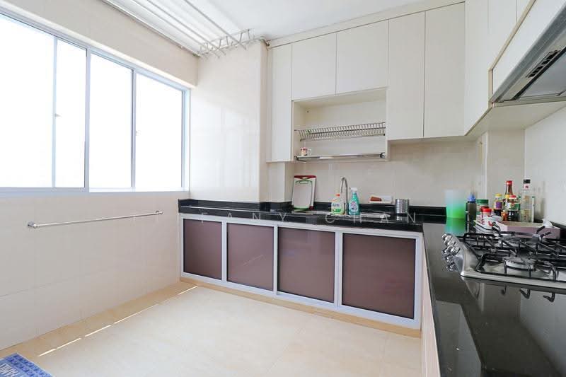 978 Jurong West Street 93, 978 Jurong West Street 93, Boon Lay / Jurong / Tuas, 3 Bedrooms, 1,367 sqft, HDB Flat For Sale, by Tiffany Chan, 500278553 - Kitchen - PropertyGuru.com.sg