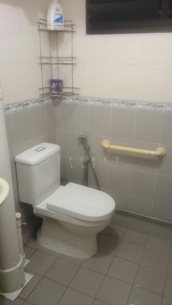 547 Ang Mo Kio Avenue 10, 547 Ang Mo Kio Avenue 10, Ang Mo Kio / Bishan / Thomson, Room Rental, 150 sqft, HDB Flat For Rent, by Jeffrey Lee, 500278565 - Bathroom - PropertyGuru.com.sg