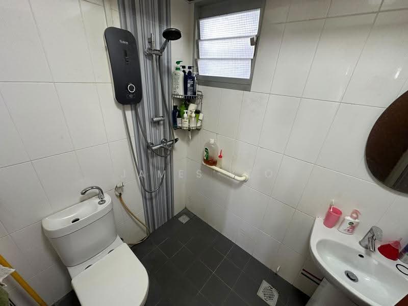 675D Fern Grove @ Yishun, 675D Yishun Avenue 4, Sembawang / Yishun, 2 Bedrooms, 731 sqft, HDB Flat For Sale, by James Yeo, 500278573 - Bathroom - PropertyGuru.com.sg