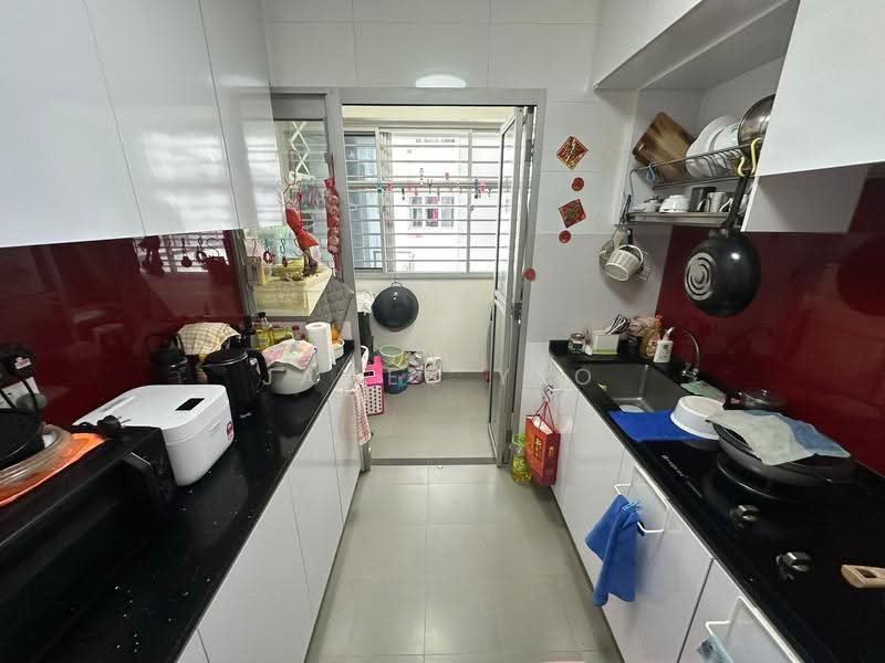 675D Fern Grove @ Yishun, 675D Yishun Avenue 4, Sembawang / Yishun, 2 Bedrooms, 731 sqft, HDB Flat For Sale, by James Yeo, 500278573 - Kitchen - PropertyGuru.com.sg